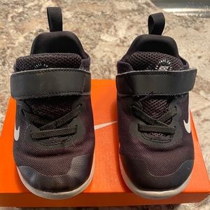 Black toddler Nike shoes